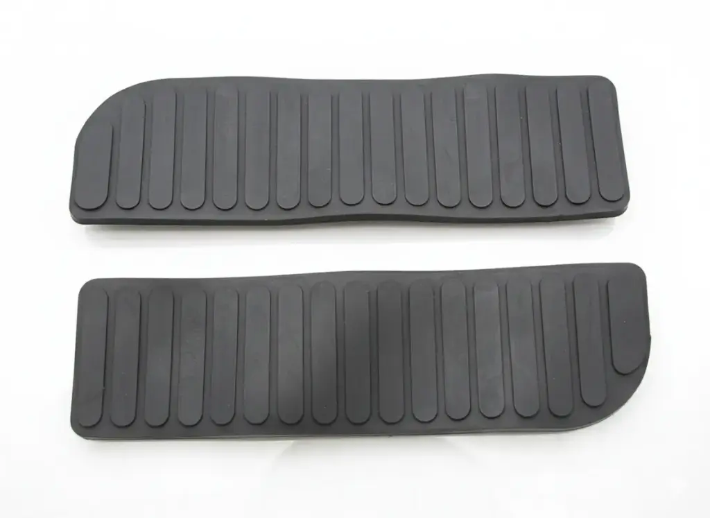 ESTRIBOS - GN125 (CAUCHO / POSTERIOR)