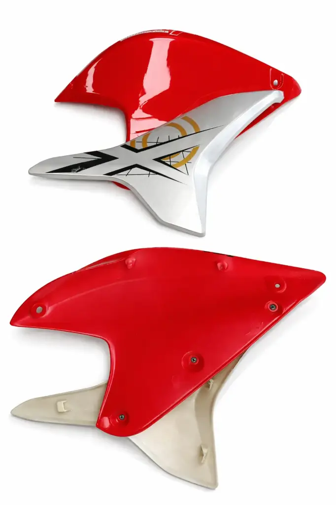 PLASTICO LATERAL DEL TANQUE (ROJO) (P) DAYTONA RX250